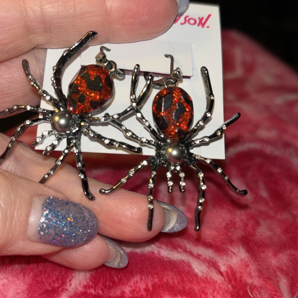 NWT Betsey Johnson,red/black spider earrings great for Halloween - Picture 4 of 12
